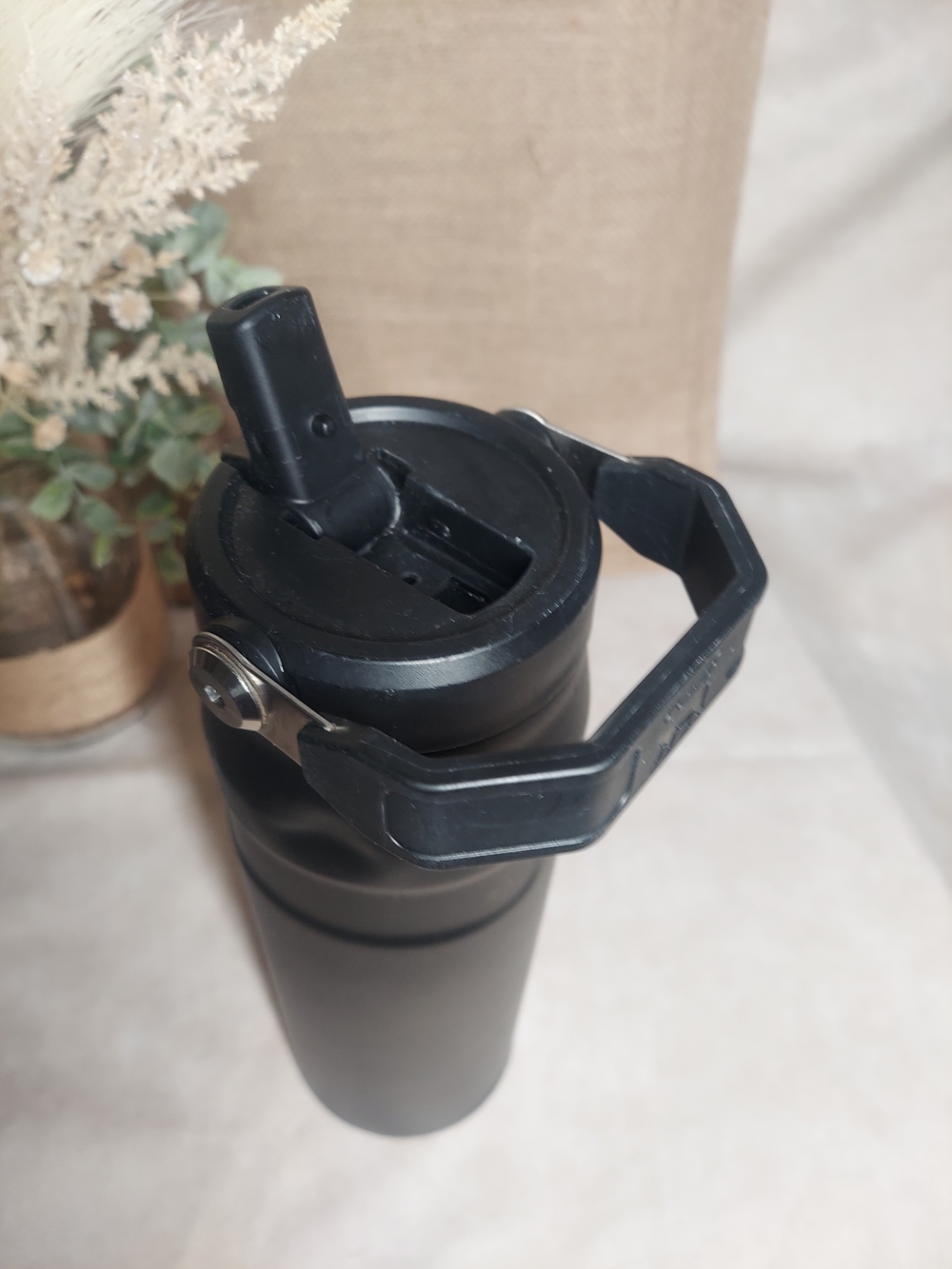 Stanley AeroLight Fast Flow Water Bottle 24 oz Black with Stainless Steel Straw - Picture 2 of 9